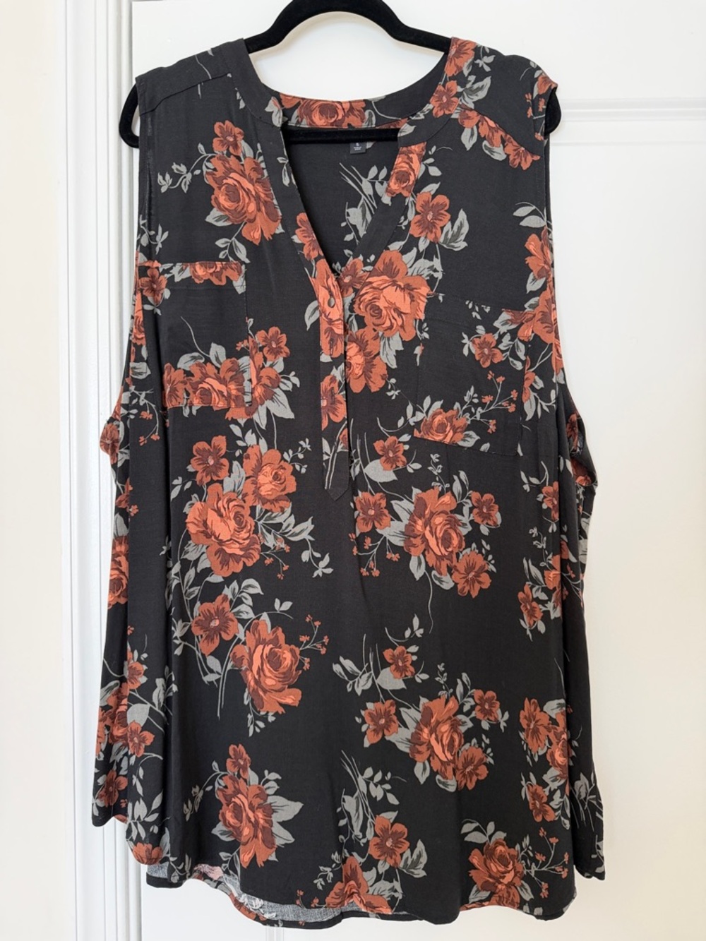 NWOT Torrid Floral Sleeveless Top - Black with Rust Floral